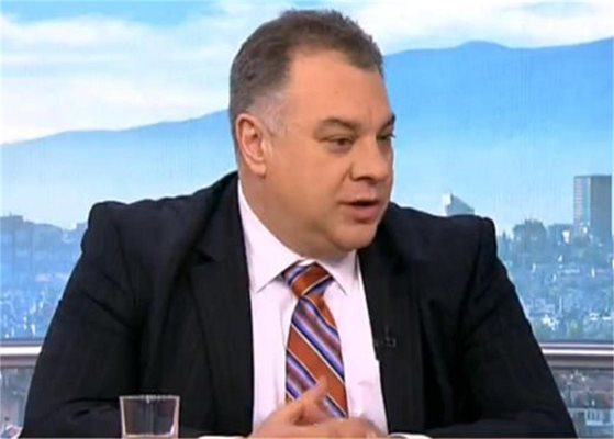 Мирослав Ненков: Бих забранил цигарите като всякакъв вид забавление