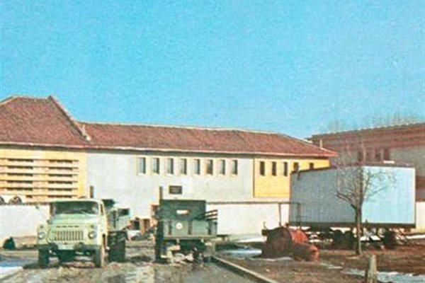 В средата на 80-те години на миналия век фабриката в Смядово е била модерна и просперираща.