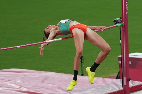 Мирела Демирева във финала на скок височина на олимпийските игри в Токио - неин втори пореден на най-големия спортен форум. СНИМКА: ЛЮБОМИР АСЕНОВ, LAP.BG