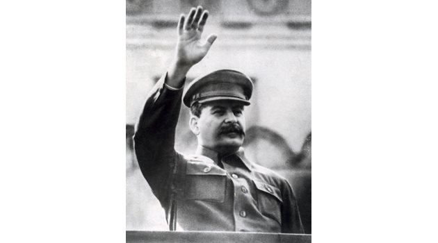 Сталин без проблем превзема България.