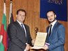 Даниел Панов връчи Академичната награда на община Велико Търново от 5000 евро