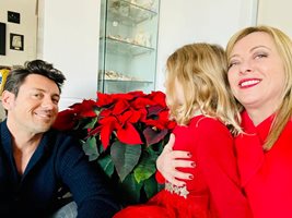 Мелони и Джамбруно с дъщеря си преди миналогодишната Коледа

СНИМКА Фейсбук Джорджа Мелони
