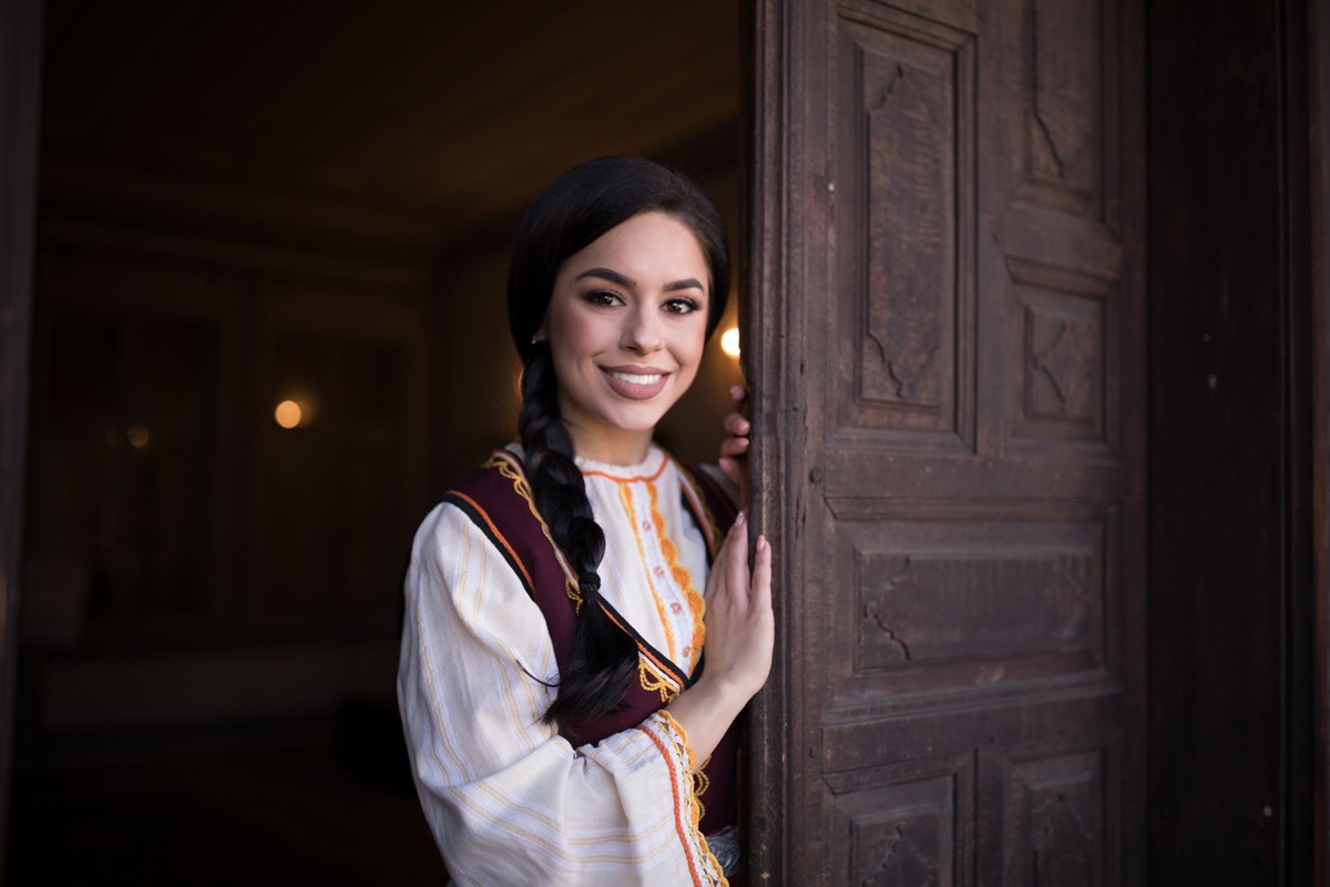 Победителката на “Гласът на България” Петя Панева ще пее на  Международния фолклорен фестивал “Синия Дунав”