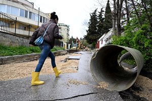 Вижте как изглежда главният булевард във Варна, който пропадна след авария (Снимки)