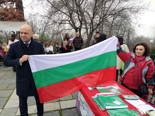 Руски знамена заляха Бунарджика в Пловдив Не даваме Трети март снимки