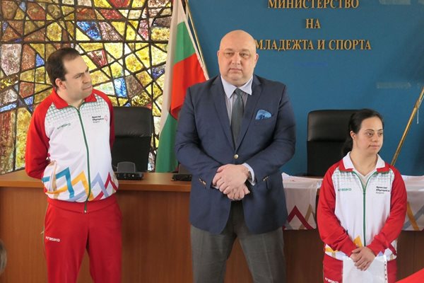 Виктор Христов и Нина Ал Рифаи със спортния министър Красен Кралев