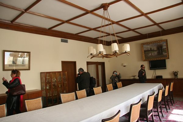 Трапезарията в двореца "Кричим" е с 30 стола.