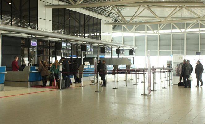 Залата за заминаващи на летище София работеше с обичайното натоварване в първите два дни на 2014 г.