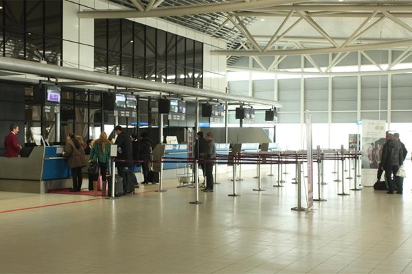 Залата за заминаващи на летище София работеше с обичайното натоварване в първите два дни на 2014 г.