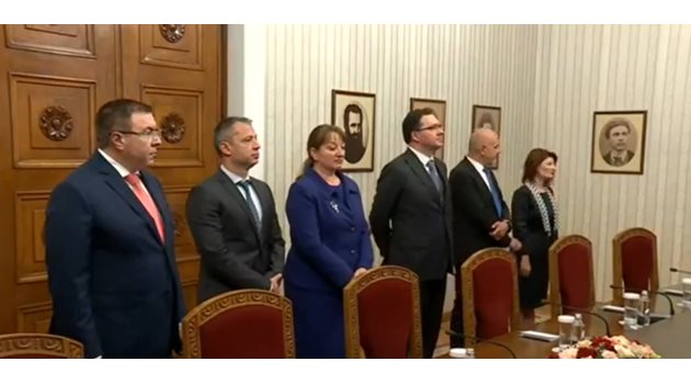 ГЕРБ-СДС влизат на консултации при президента Радев Кадър: Facebook/ NOVA NEWS