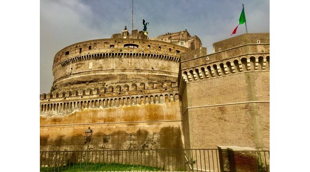Крепостта “Сант’Анджело” в Рим, пред която се извършва екзекуцията на Беатриче и семейството й.
СНИМКА: АВТОРЪТ