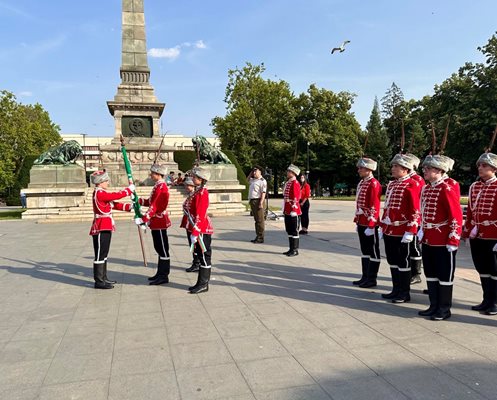 The handover and acceptance of the flag of the XIII Youth Guards Unit at the Municipal Youth Center-Ruse Photo: Press Center of the Municipality of Ruse