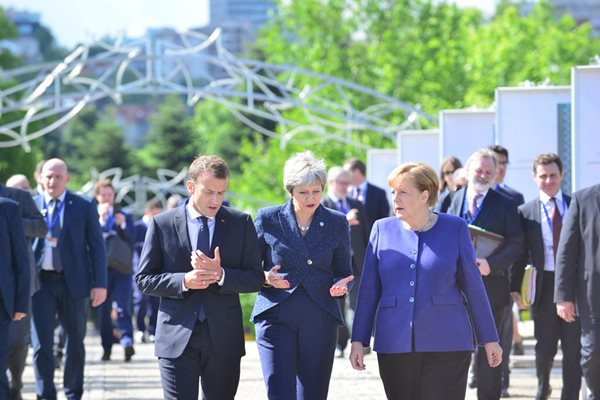 Еманюел Макрон, Тереза Мей и Ангела Меркел пред НДК