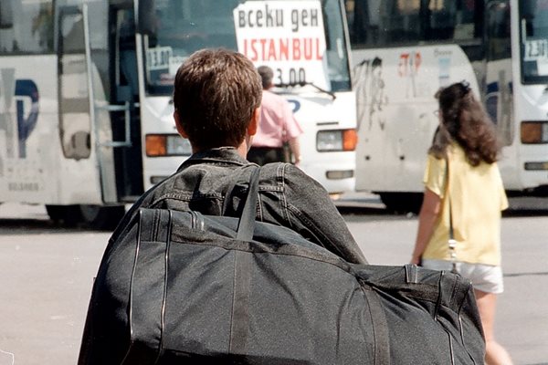 През 90-те години една от най-търсените дестинации беше Истанбул. Автобуси тръгваха от София, както и от много областни центрове. СНИМКИ: “24 ЧАСА”