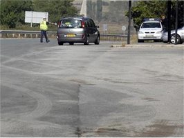 Катаджии спират масово за проверка автомобили веднага след знак за ограничение от 50 км/ч.
СНИМКИ: РАДОСЛАВ НАЙДЕНОВ
