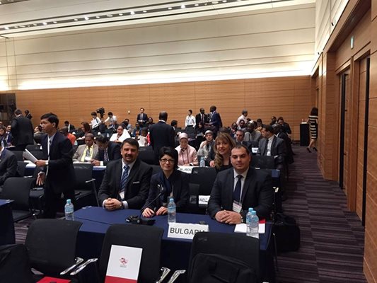 Филип Попов от БСП, Десислава Атанасова от ГЕРБ и Настимир Ананиев от РБ са били в Токио на световна конференция на младите парламентаристи, организирана от Интерпарламентарния съюз.