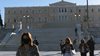 В Гърция връщат маските на закрито