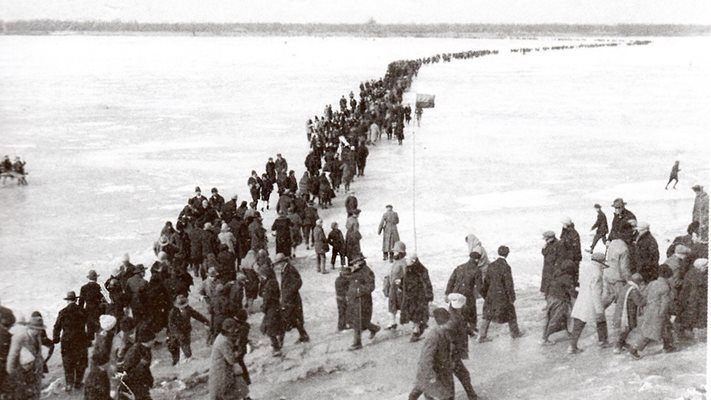 През 1922 г. зимата е толкова сурова, че Дунав замръзва напълно три пъти