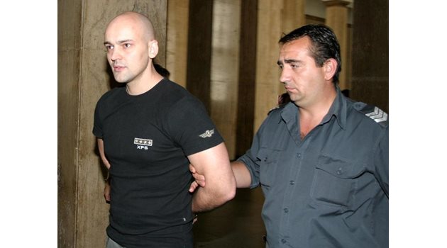 дъно: Синът на Филип Боков - Георги, е редовен клиент на правосъдието.