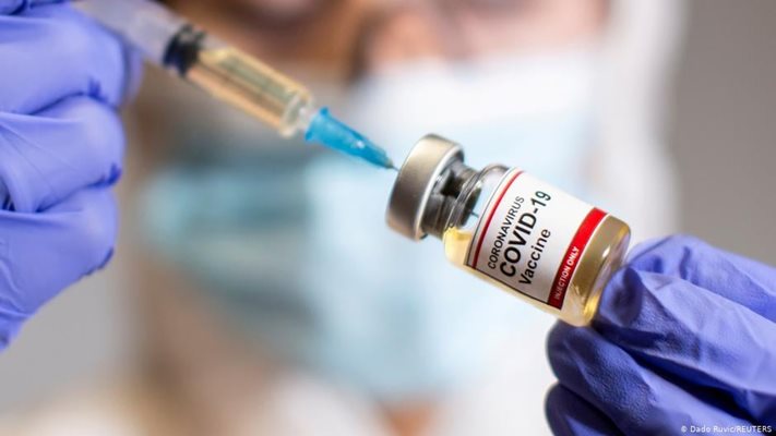 Здравните власти обясниха за бустерните дози на адаптираните COVID ваксини