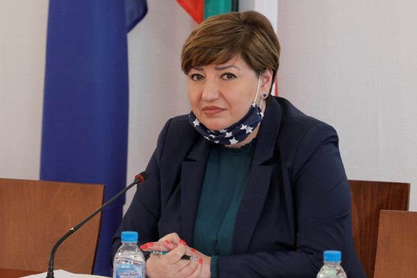 Председателката на правната комисия Анна Александрова