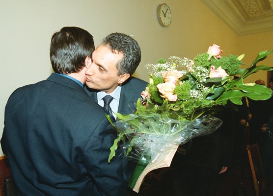 Тази снимка е направена на 23 декември 1999 г. След няколко дни Костов освобождава Бакърджиев от постовете му в Министерския съвет.