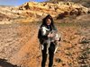 Михаела Филева прегръща коза в Йордания