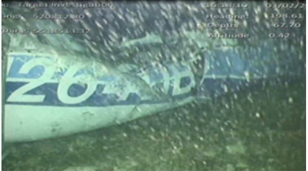 Останки от разбилия се самолет СНИМКИ: Ройтерс