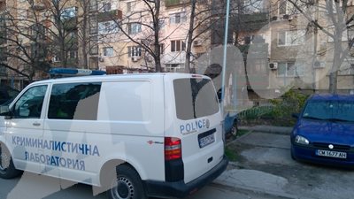 Пловдивчанка на около 35 г. е намушкала днес съпруга си във врата в семейното им жилище на ул. "Димо Хаджидимов" в Пловдив СНИМКИ: Радко Паунов