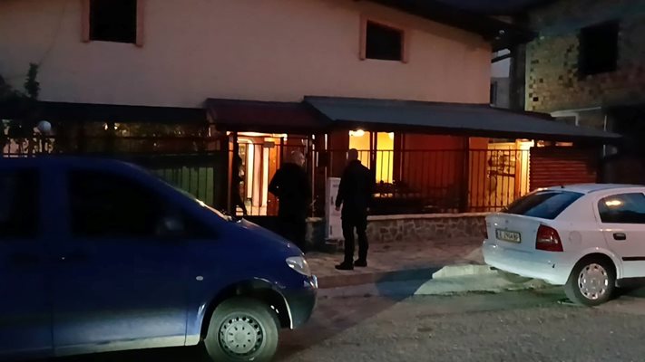 Трима души са задържани в Благоевград тази сутрин по подозрения за купуване на гласове.