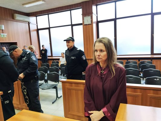 Прокурор Галина Минчева-Андреева настоя Петков да остане в ареста.