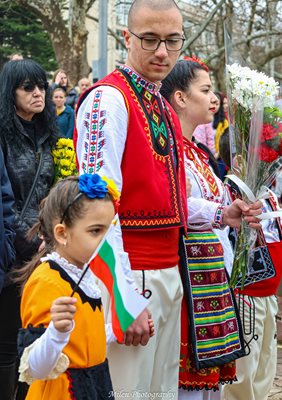 Деца и възрастни почетоха паметта на жертвите за свободата на България в Монтана