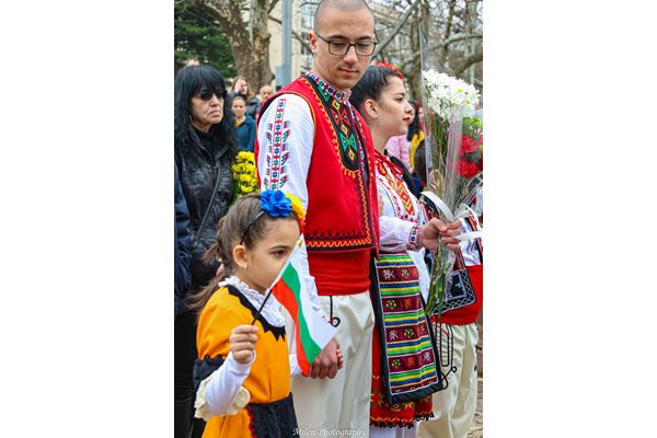 Деца и възрастни почетоха паметта на жертвите за свободата на България в Монтана