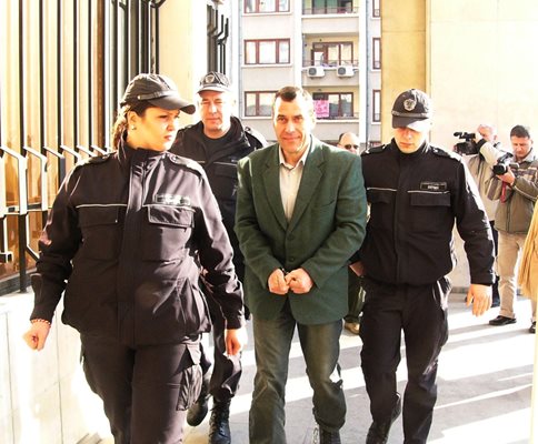 Бойко Стоянов е осъден на 20 г. като извършител на убийството, но излиза предсрочно