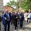 Здравко Димитров поведе президента по стръмната улица "Найден Геров", за да избегнат струпването на хора, но накрая пак се озоваха при колоните манифестиращи. Снимки: Авторът