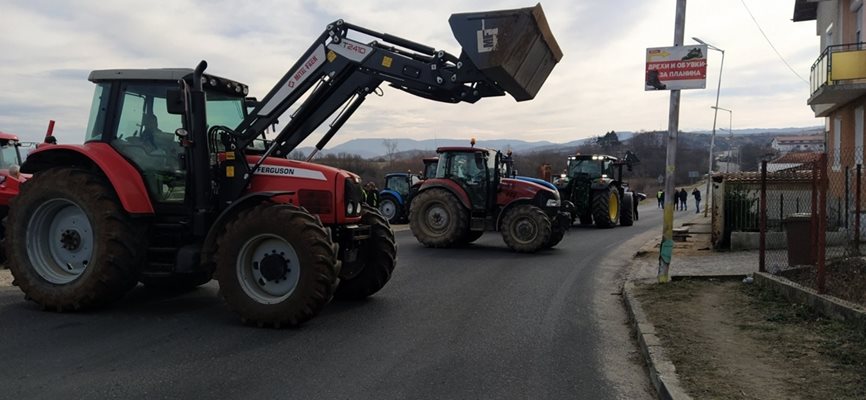 В събота фермери блокираха за два часа граничния пункт “Илинден - Ексохи” край село Садово.