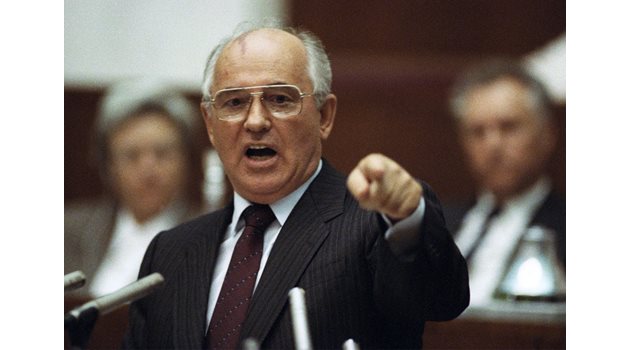Горбачов поема по пътя на перестройката, защото вижда, че СССР ще фалира.

СНИМКИ: РОЙТЕРС