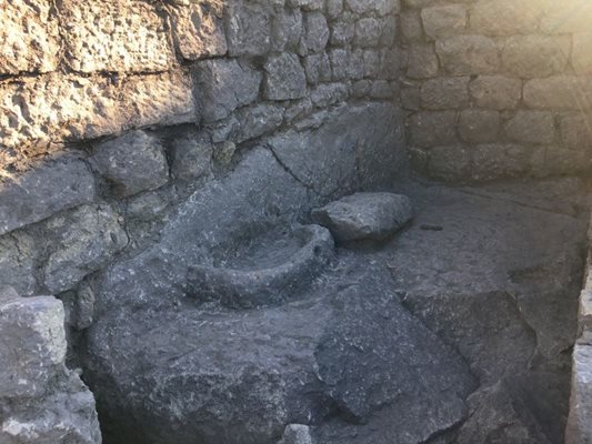 В предверието древните са извършвали ритуално измиване преди да влязат в храма.