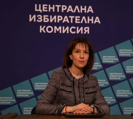 Председателят на ЦИК Камелия Нейкова