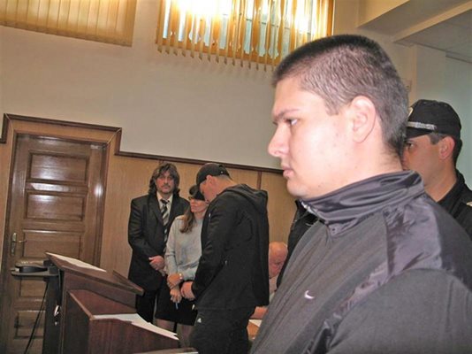 Росен Ефремов има над 5 присъди, но всичките условни. 
СНИМКИ: СВЕТЛА СТОИМЕНОВА