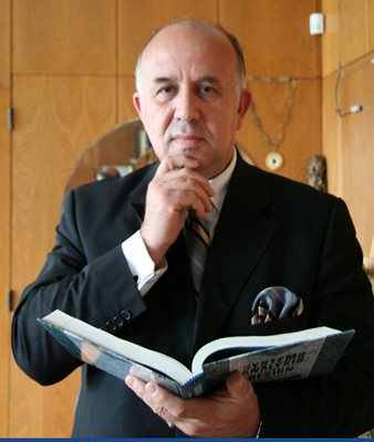 проф. Стоян Денчев