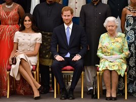 Кралицата с Хари и Меган в Бъкингам на раздаване на награди на млади лидери през 2018 г.
СНИМКИ: РОЙТЕРС