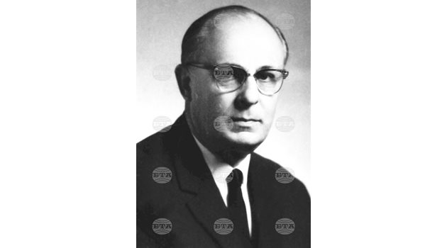 Проф. Иван Попов е смятан за бащата на електрониката у нас.