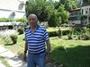 Вижте как 80-годишен превърна в оазис междублоково пространство в Пловдив (снимки)
