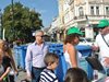 Опашка се изви на площада в Русе, деца връщат хартия за книги