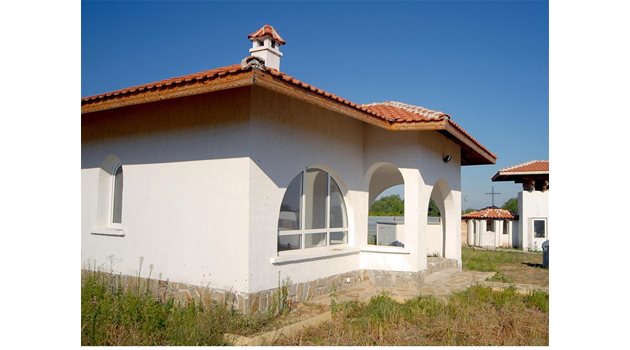 КОПИЯ: Англичаните капарират къщи, които приличат на вече изградените във ваканционно селище в село Рудник.