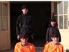 Невръстни момчета от "Ислямска държава" убиват двама затворници (Видео 18+)