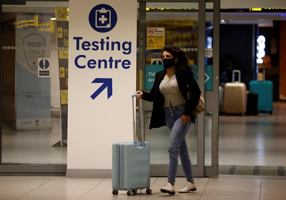 На летището в Манчестър е открит център за тестване заради пандемията от COVID-19.
