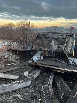 Разрушеният мост над река Тетерив СНИМКИ: Фейсбук/Министерството на външните работи в Украйна
