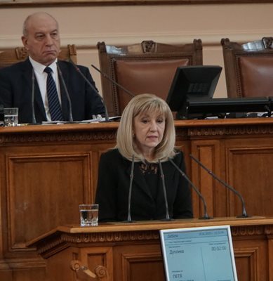 Министър Петя Аврамова  СНИМКА: Десислава Кулелиева